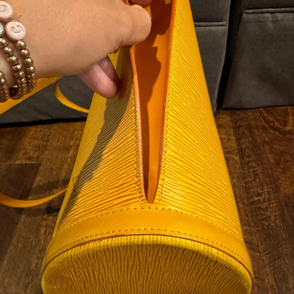 Louis Vuitton Yellow Epi Leather Saint Jacques MM Shoulder Bag - Picture 5 of 12